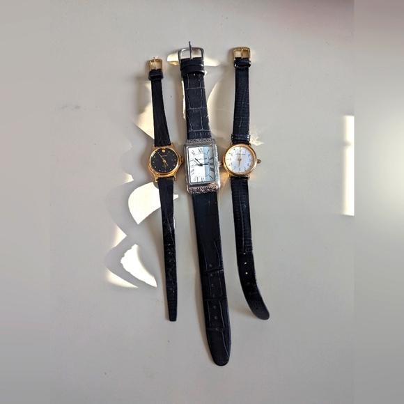 Lot of 3 Leather Watches Coldwater Creek, Helbros, Alfred Sung - Picture 1 of 11